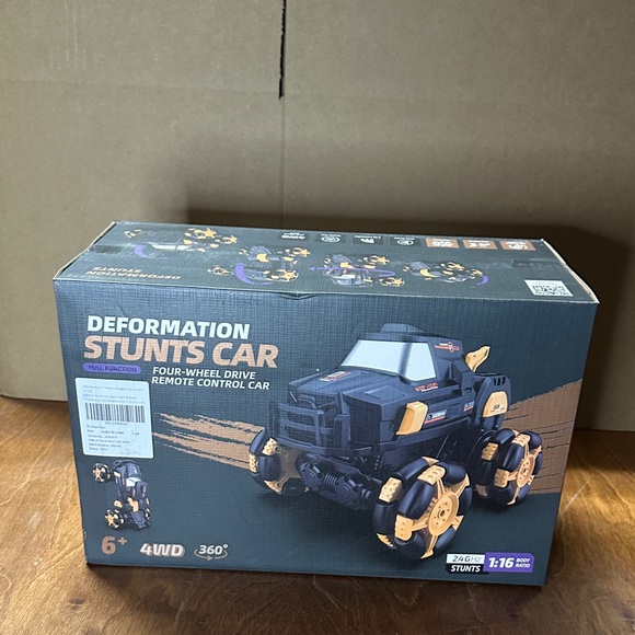 Dynamic 4WD Transforming Stunt Car - Black and Gold - Picture 1 of 9